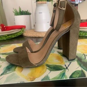 FERGALICIOIS STRAPPY OOEN TOE ROUNDED SQUARE HEEL OLIVE GREEN